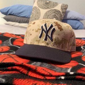 Mens New Era MLB Yankees camo hat